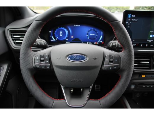 Ford Focus Wagon 1.0 EcoB Hybrid ST Line X 18 Inch LMV | Winterpack | Camera ActivLease financial lease