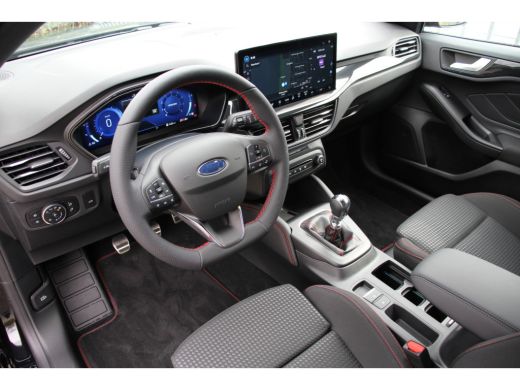 Ford Focus Wagon 1.0 EcoB Hybrid ST Line X 18 Inch LMV | Winterpack | Camera ActivLease financial lease