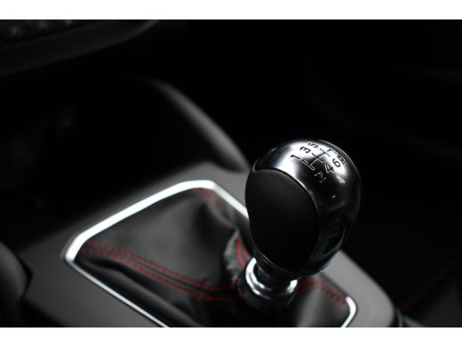 Ford Focus Wagon 1.0 EcoB Hybrid ST Line X 18 Inch LMV | Winterpack | Camera ActivLease financial lease