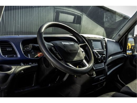 Iveco Daily 35S18D | 3.0 180PK | Hiab 013 | 3.5T Trekgewicht | Automaat | Climate | Camera | Euro 6 ActivLease financial lease
