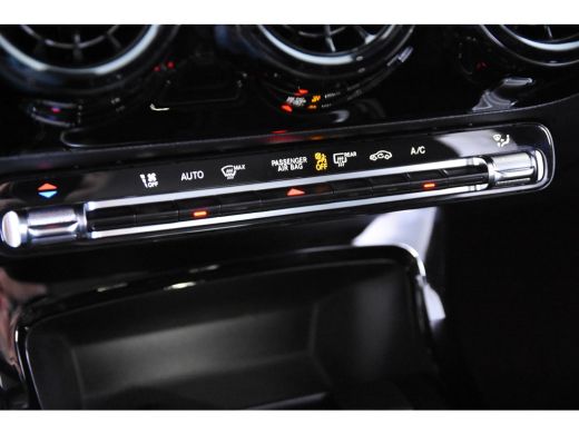 Mercedes A-Klasse 180 *1ste Eigenaar*Navigatie*Stoelverwarming*DAB*PDC* ActivLease financial lease