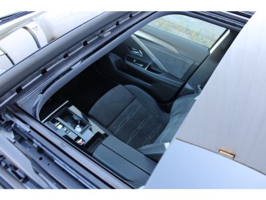 Opel Astra 1.2 Turbo Hybrid Ultimate | Alcantara bekleding | Dodehoek detectie | Draadloze telefoonlader ActivLease financial lease