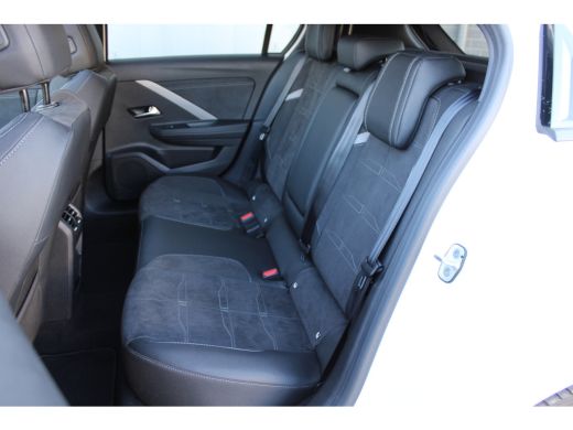 Opel Astra 1.2 Turbo Hybrid Ultimate | Alcantara bekleding | Dodehoek detectie | Draadloze telefoonlader ActivLease financial lease