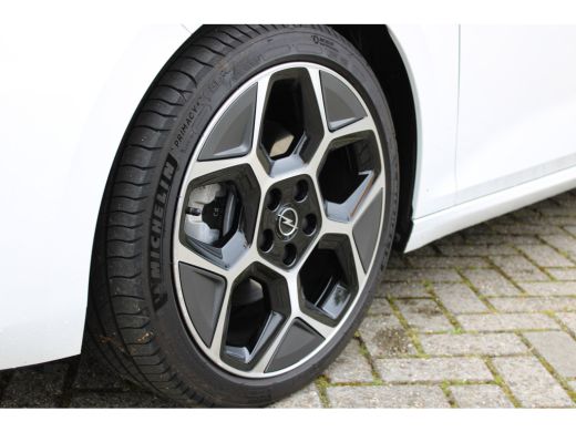 Opel Astra 1.2 Turbo Hybrid Ultimate | Alcantara bekleding | Dodehoek detectie | Draadloze telefoonlader ActivLease financial lease