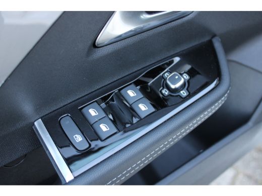 Opel Astra 1.2 Turbo Hybrid Ultimate | Alcantara bekleding | Dodehoek detectie | Draadloze telefoonlader ActivLease financial lease