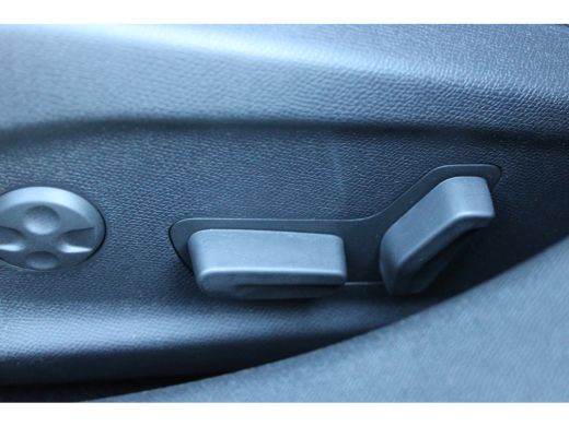 Opel Astra 1.2 Turbo Hybrid Ultimate | Alcantara bekleding | Dodehoek detectie | Draadloze telefoonlader ActivLease financial lease