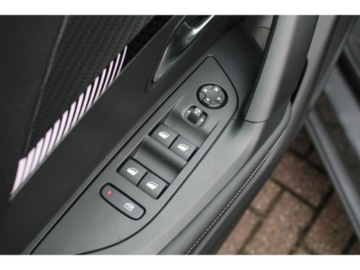 Peugeot 2008 Peugeot SUV 1.2 Hybrid 136pk Allure | Automaat | Navigatie | Camera | Stoelverwarming | ActivLease financial lease