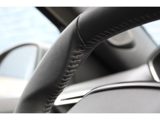 Peugeot 2008 Peugeot SUV 1.2 Hybrid 136pk Allure | Automaat | Navigatie | Camera | Stoelverwarming | ActivLease financial lease