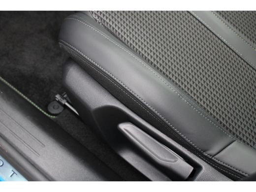 Peugeot 208 5drs 1.2 PureTech 100pk EAT8 GT | Automaat | Navigatie | Panoramadak | Camera | Full LED | ActivLease financial lease