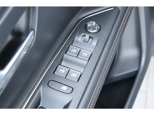 Peugeot 3008 1.2 PURETECH 130PK GT PACK AUTOMAAT / NAVI / LEDER / CLIMA / PDC / 19" LMV / CAMERA / BLACK PACK ... ActivLease financial lease