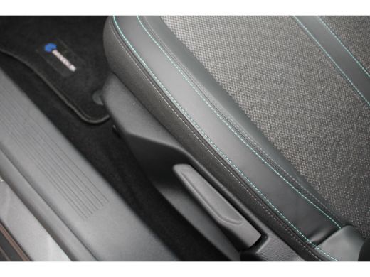 Peugeot 308 SW Peugeot 1.2 PureTech 130pk EAT8 Allure Pack Business | Automaat | Navigatie | Camera | Trekhaa... ActivLease financial lease