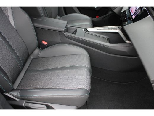 Peugeot 308 SW Peugeot 1.2 PureTech 130pk EAT8 Allure Pack Business | Automaat | Navigatie | Camera | Trekhaa... ActivLease financial lease