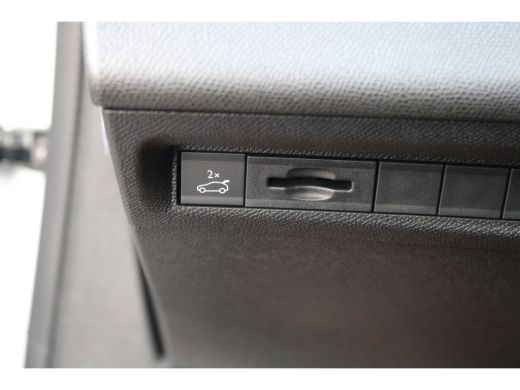 Peugeot 408 Peugeot 1.2 Hybrid 136pk e-DCS6 GT | Automaat | Navigatie | Camera | Mild HYbrid | Apple carplay | ActivLease financial lease