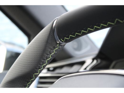 Peugeot 408 Peugeot 1.2 Hybrid 136pk e-DCS6 GT | Automaat | Navigatie | Camera | Mild HYbrid | Apple carplay | ActivLease financial lease