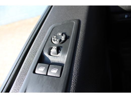 Peugeot e-Expert EV L2 75 kWh NAVIGATIE | BETIMMERING LAADRUIMTE | CAMERA | APPLE CARPLAY / ANDROID AUTO ActivLease financial lease