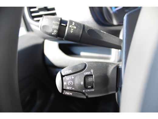 Peugeot e-Expert EV L2 75 kWh NAVIGATIE | BETIMMERING LAADRUIMTE | CAMERA | APPLE CARPLAY / ANDROID AUTO ActivLease financial lease