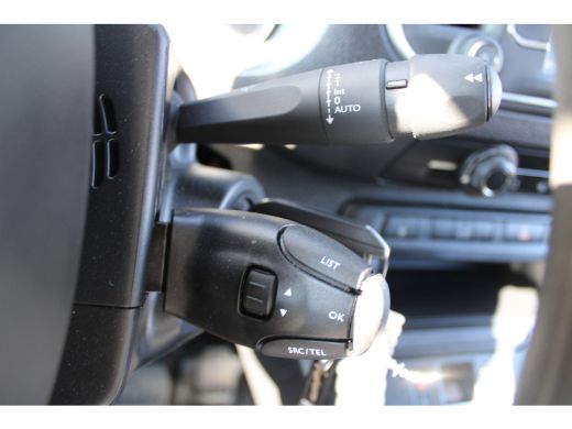 Peugeot e-Expert EV L2 75 kWh NAVIGATIE | BETIMMERING LAADRUIMTE | CAMERA | APPLE CARPLAY / ANDROID AUTO ActivLease financial lease