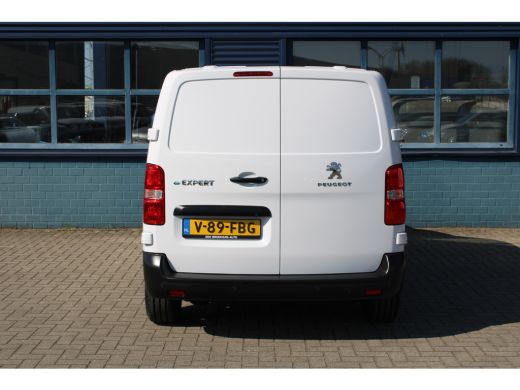 Peugeot e-Expert EV L2 75 kWh NAVIGATIE | BETIMMERING LAADRUIMTE | CAMERA | APPLE CARPLAY / ANDROID AUTO ActivLease financial lease
