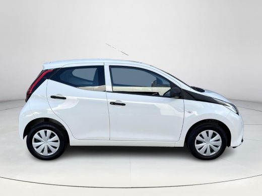 Toyota Aygo 1.0 VVT-i x All-in prijs | Stuurbekrachtiging ActivLease financial lease