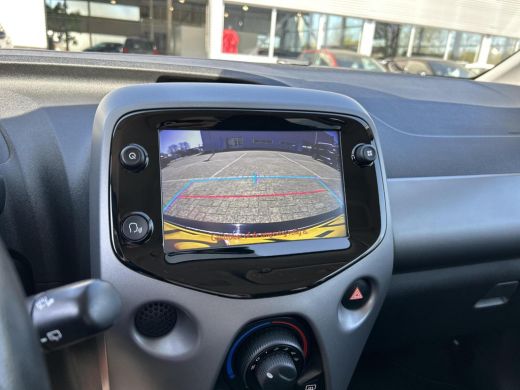 Toyota Aygo 1.0 VVT-i x-play ActivLease financial lease