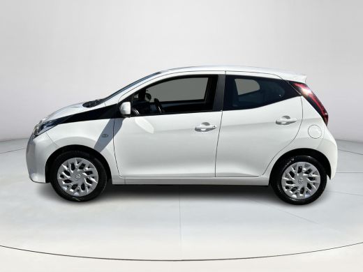 Toyota Aygo 1.0 VVT-i x-play ActivLease financial lease