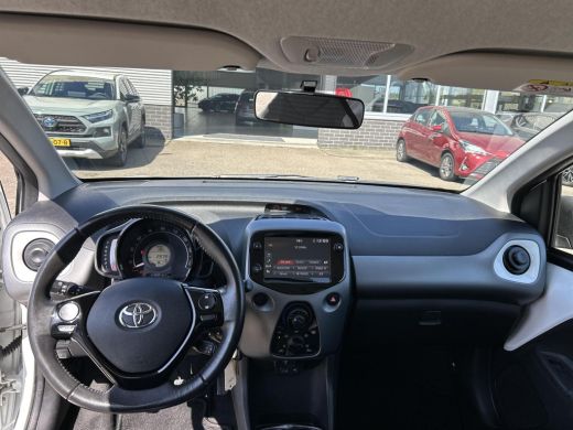 Toyota Aygo 1.0 VVT-i x-play ActivLease financial lease