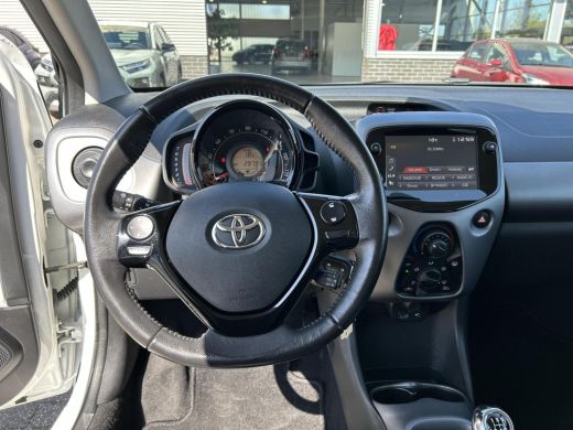 Toyota Aygo 1.0 VVT-i x-play ActivLease financial lease
