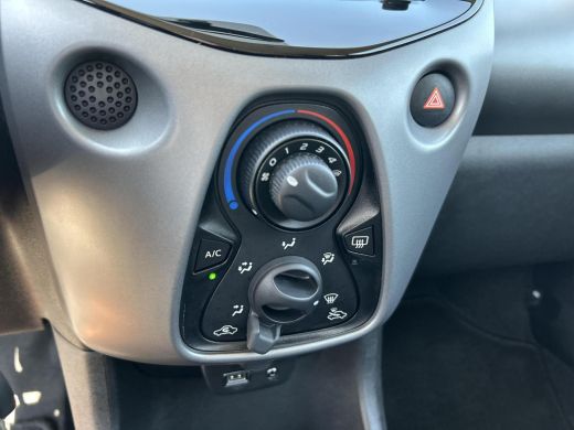 Toyota Aygo 1.0 VVT-i x-play ActivLease financial lease