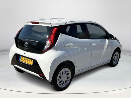 Toyota Aygo 1.0 VVT-i x-play ActivLease financial lease