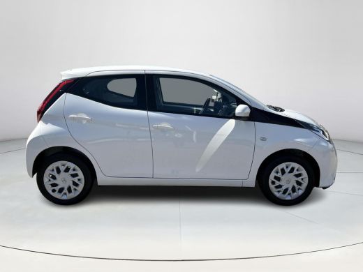 Toyota Aygo 1.0 VVT-i x-play ActivLease financial lease