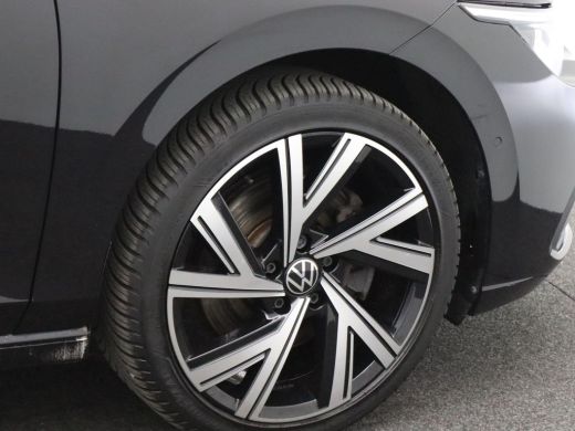 Volkswagen Golf 1.4 eHybrid Style 204 PK DSG Matrix LED, Panoramdak, Achteruitrijcamera, 18" Bergamo, Side Assist... ActivLease financial lease