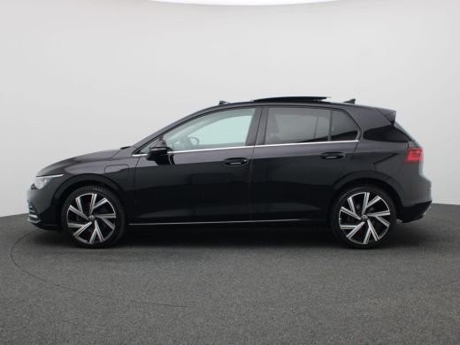 Volkswagen Golf 1.4 eHybrid Style 204 PK DSG Matrix LED, Panoramdak, Achteruitrijcamera, 18" Bergamo, Side Assist... ActivLease financial lease