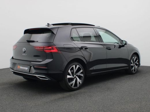 Volkswagen Golf 1.4 eHybrid Style 204 PK DSG Matrix LED, Panoramdak, Achteruitrijcamera, 18" Bergamo, Side Assist... ActivLease financial lease