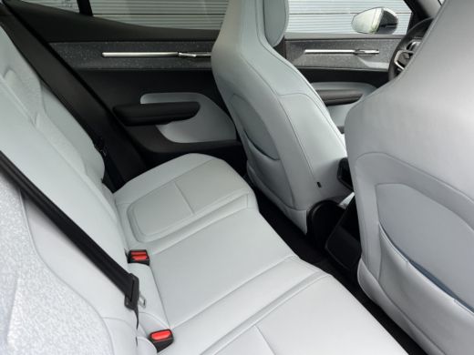 Volvo  EX30 Twin Motor Performance Ultra 69 kWh | 22 kW lader | Achteruitrijcamera | Audio installatie premium ActivLease financial lease