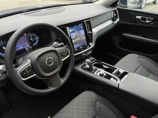 Volvo  V60 Volvo 2.0 T6 Plug-in hybrid AWD Essential Bright | Google | Trekhaak | DAB | ActivLease financial lease