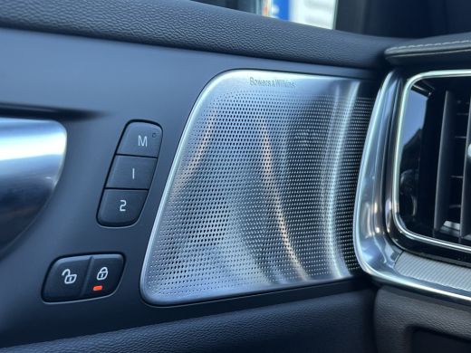 Volvo  V60 Volvo T8 Plug-in hybrid AWD Ultra Dark | Bowers&Wilkins | Trekhaak | 19 Inch | 360 Camera | Gelaa... ActivLease financial lease
