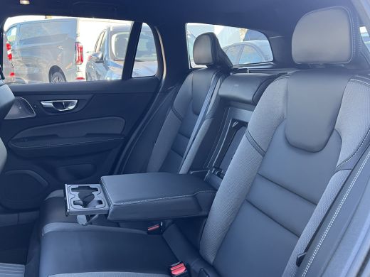 Volvo  V60 Volvo T8 Plug-in hybrid AWD Ultra Dark | Bowers&Wilkins | Trekhaak | 19 Inch | 360 Camera | Gelaa... ActivLease financial lease