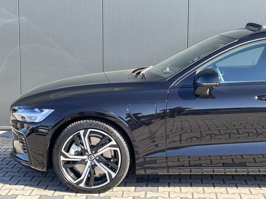 Volvo  V60 Volvo T8 Plug-in hybrid AWD Ultra Dark | Bowers&Wilkins | Trekhaak | 19 Inch | 360 Camera | Gelaa... ActivLease financial lease