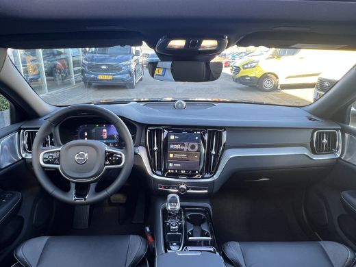 Volvo  V60 Volvo T8 Plug-in hybrid AWD Ultra Dark | Bowers&Wilkins | Trekhaak | 19 Inch | 360 Camera | Gelaa... ActivLease financial lease
