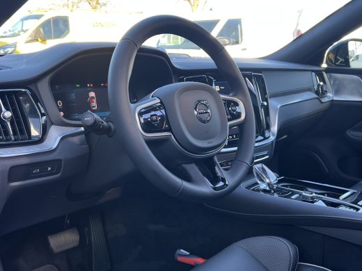 Volvo  V60 Volvo T8 Plug-in hybrid AWD Ultra Dark | Bowers&Wilkins | Trekhaak | 19 Inch | 360 Camera | Gelaa... ActivLease financial lease