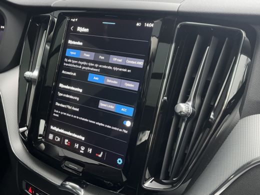Volvo  XC60 Volvo 2.0 T6 Plug-in hybrid AWD Plus Bright | Achterbank verwarmd | Apple carplay | Cruise contro... ActivLease financial lease