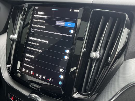 Volvo  XC60 Volvo 2.0 T6 Plug-in hybrid AWD Plus Bright | Achterbank verwarmd | Apple carplay | Cruise contro... ActivLease financial lease
