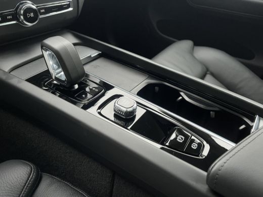 Volvo  XC60 Volvo 2.0 T6 Plug-in hybrid AWD Plus Bright | Achterbank verwarmd | Apple carplay | Cruise contro... ActivLease financial lease