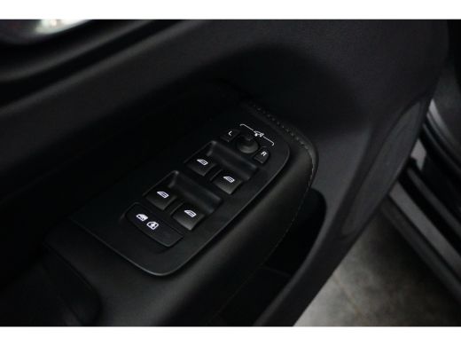 Volvo  XC60 2.0 Recharge T6 AWD Ultimate Bright | Luchtvering | HU-Display | Harman/Kardon | Gelamineerd Glas | ActivLease financial lease