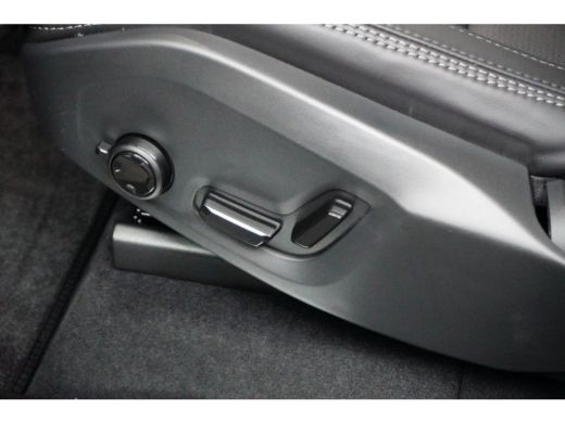 Volvo  XC90 Volvo 2.0 T8 Plug-in hybrid AWD Ultra Dark | Achterbank verwarmd | Audio installatie high end | E... ActivLease financial lease