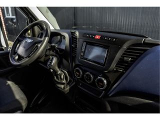 Iveco Daily 35S18D | 3.0 180PK | Hiab 013 | 3.5T Trekgewicht | Automaat | Climate | Camera | Euro 6