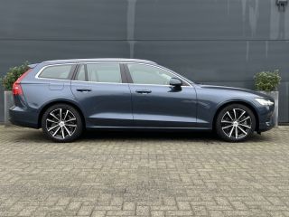 Volvo  V60 2.0 T6 Plug-in hybrid AWD Essential Bright | Google | Trekhaak | DAB |