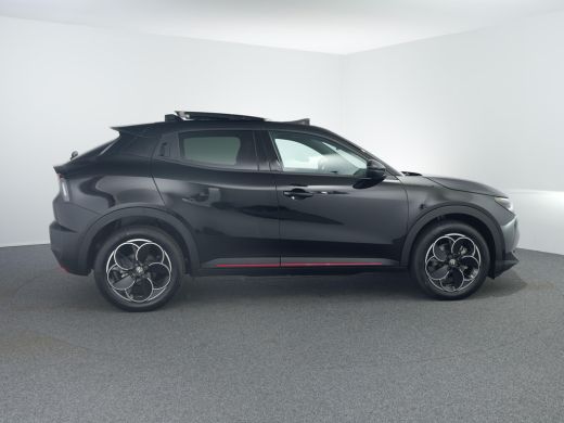 Alfa Romeo Junior Alfa Romeo Elettrica Speciale 54 kWh | Achteruitrijcamera | Apple Carplay/Android Auto|telefoonin... ActivLease financial lease