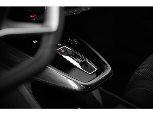 Audi Q4 e-tron 45 quattro S Edition 82 kWh | Sonos | Trekhaak | Adaptive cruise | Privacy glass | 21" ActivLease financial lease
