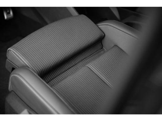 Audi Q4 e-tron 45 quattro S Edition 82 kWh | Sonos | Trekhaak | Adaptive cruise | Privacy glass | 21" ActivLease financial lease